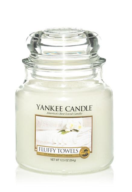YANKEE CANDLE Fluffy Towels Candle - Scented candle 411 G - Parfumby.com