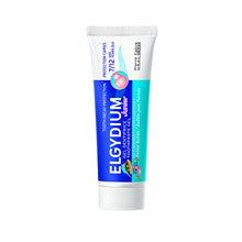 ELGYDIUM Junior Gel Toothpaste With Fluorinol And Chewing Gum Flavor 50 ml - Parfumby.com