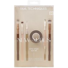 REAL TECHNIQUES  New Nudes Daily Swipe Eye Set
