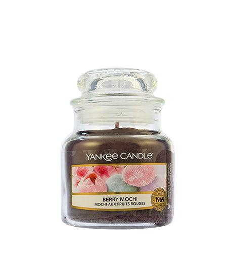 YANKEE CANDLE Scented Candle 104 G - Parfumby.com
