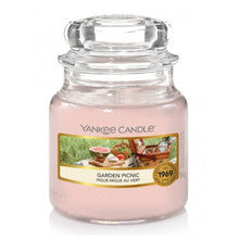 YANKEE CANDLE Garden Picnic Candle - Scented candle 411.0g