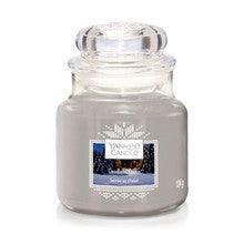 YANKEE CANDLE Candlelit Cabin 623 G - Parfumby.com