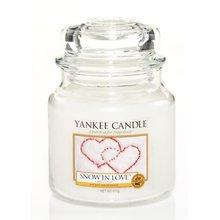 YANKEE CANDLE Snow In Love Candle - Scented candle 104 G - Parfumby.com