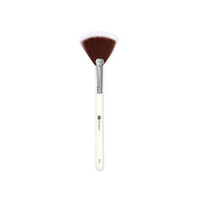 DERMACOL A synthetic cosmetic brush made of synthetic fibers D59