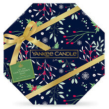 YANKEE CANDLE Adventní kalendář čajových svíček se svícnem 9.8g